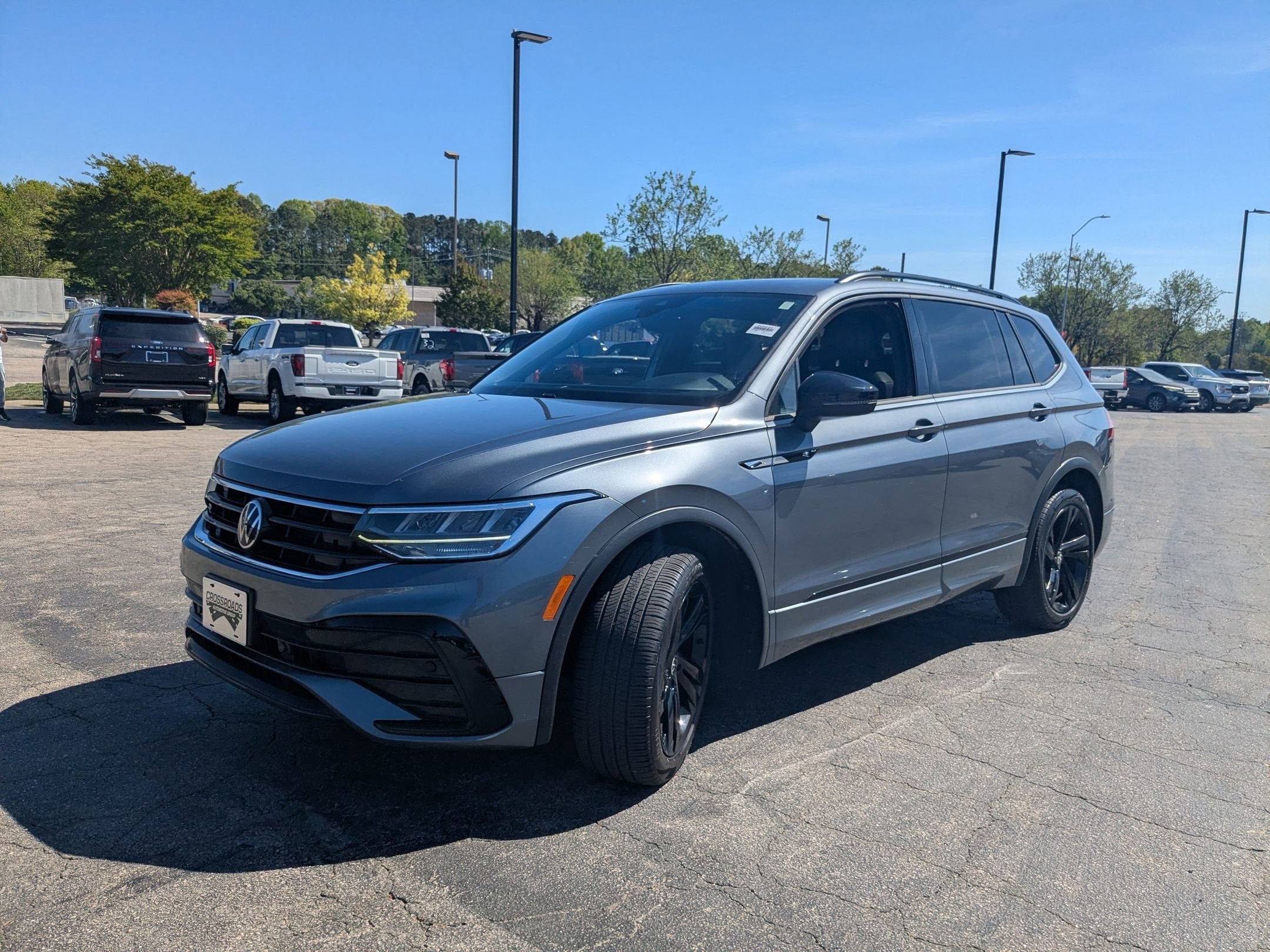 2023 Volkswagen Tiguan SE R-Line Black