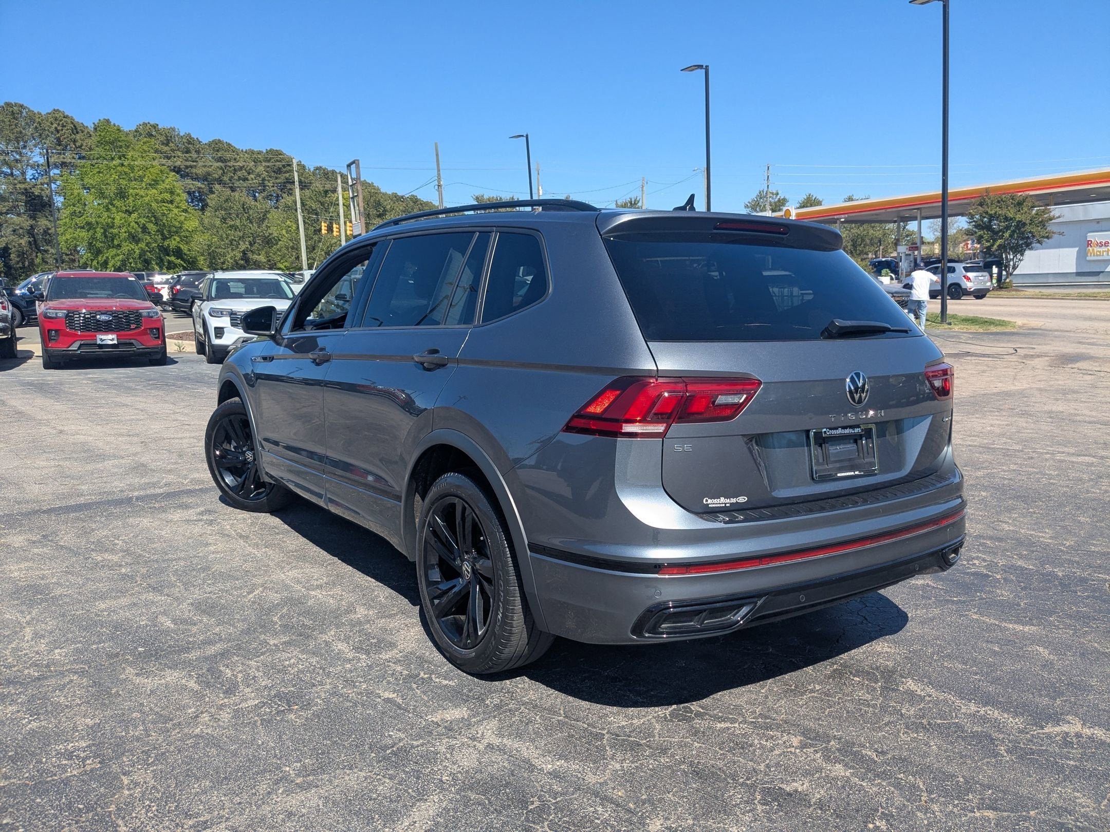 2023 Volkswagen Tiguan SE R-Line Black