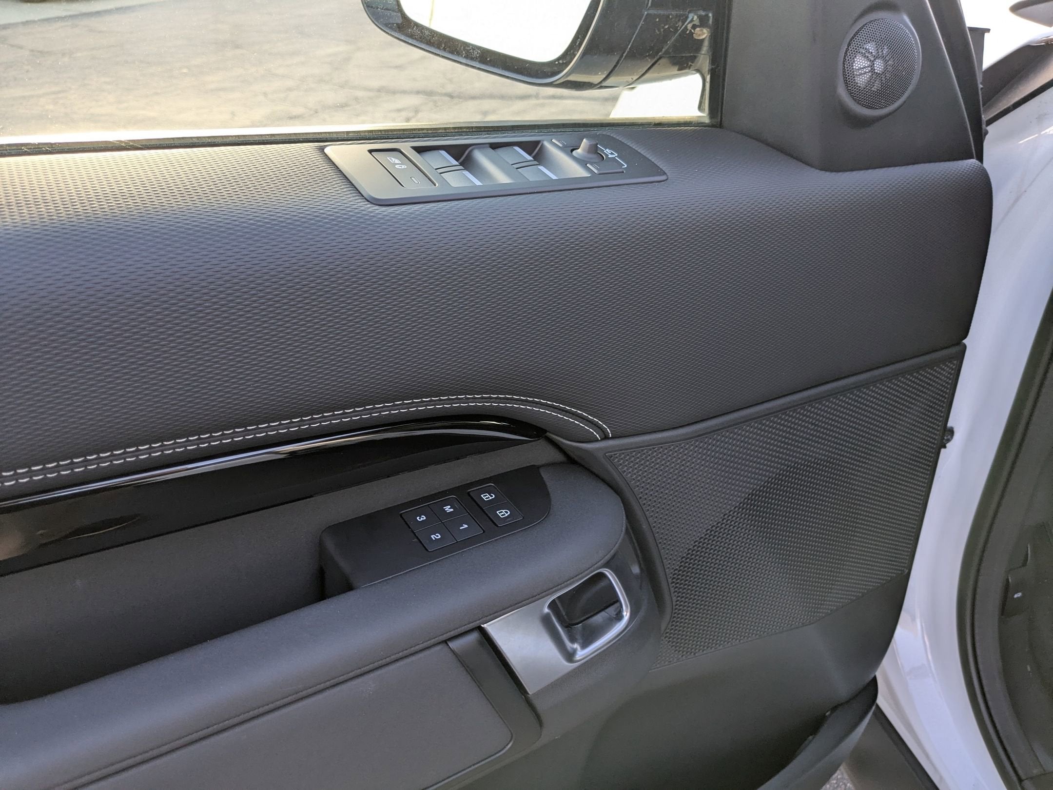 2023 Land Rover Discovery S R-Dynamic