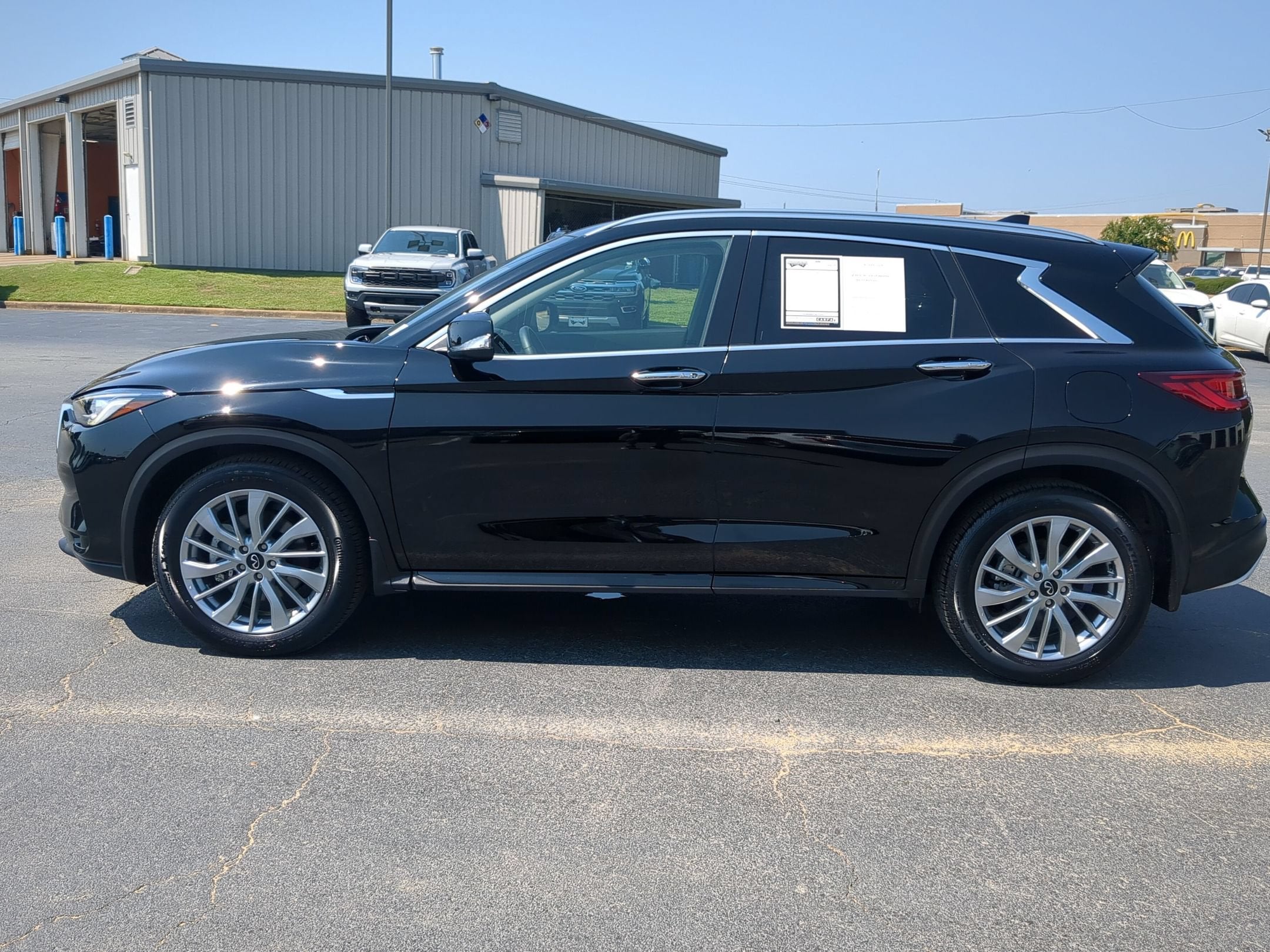 2023 INFINITI QX50 LUXE