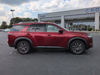 2024 Nissan Pathfinder SL