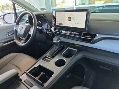 2025 Toyota Sienna XLE